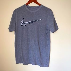 Nike Gray  Size M sport Men’s T Shirt